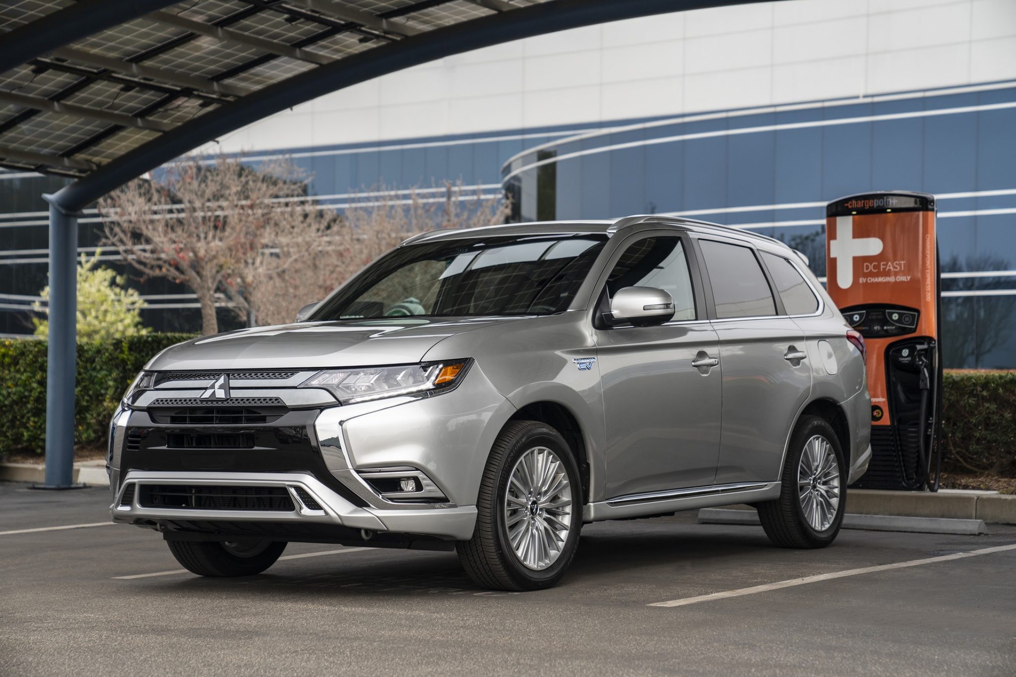 Mitsubishi outlander 2021 года